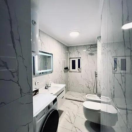 Gisi's Bazaars Daire Tiran